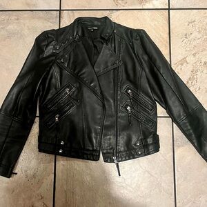 Fashion Nova
Faux leather jacket
Moto jacket 
Crop
Black